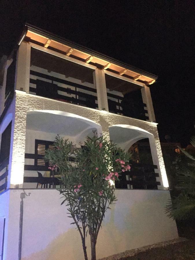 Residence4A-Appartamento Rosso Ровини Екстериор снимка